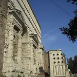 Come And Feel At Home In This Airy Three Bedrooms Apartment In Rome Centre