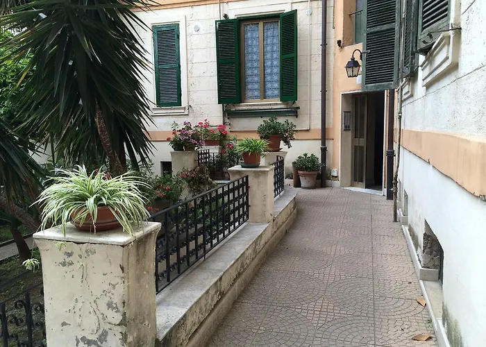 Come And Feel At Home In This Airy Three Bedrooms Apartment In Rome Centre