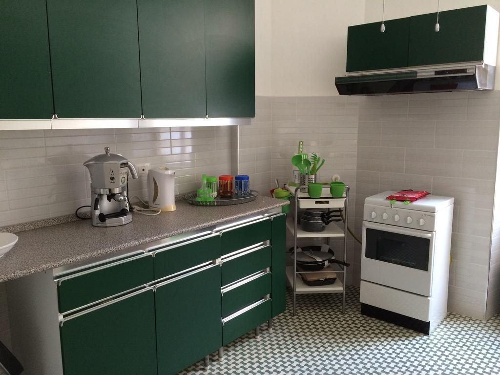 Come And Feel At In This Airy Three Bedrooms In Centre Appartamento