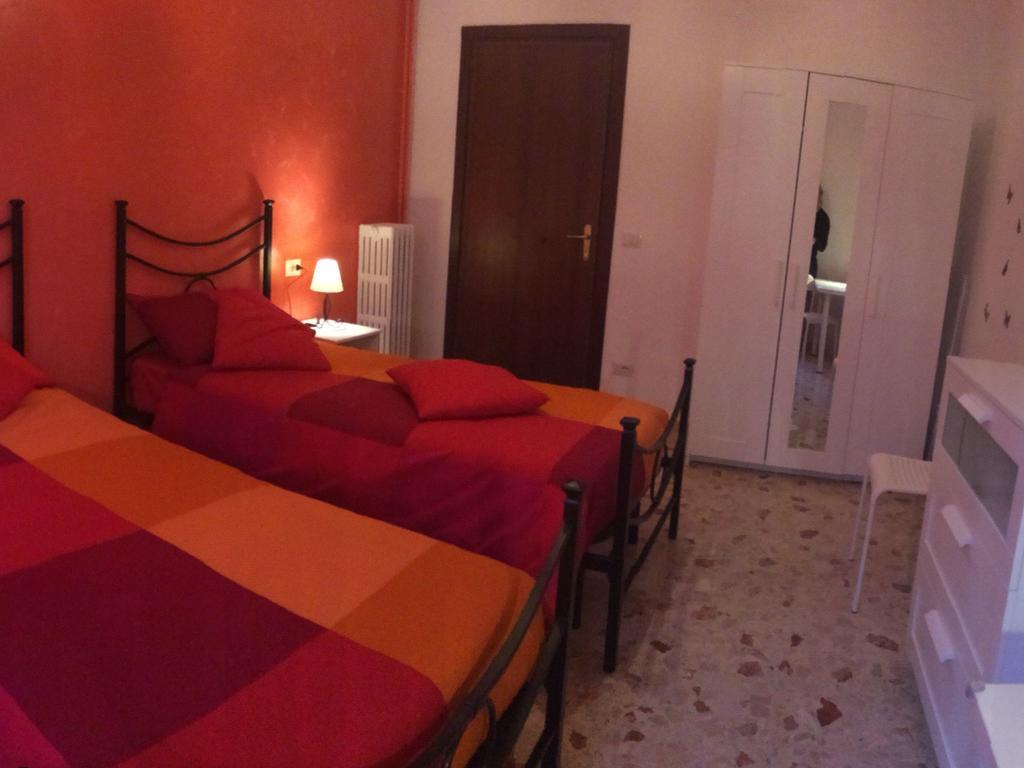 Come And Feel At In This Airy Three Bedrooms In Centre Appartamento *